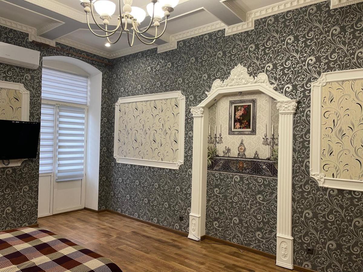 Lux Apartment In Zentrum Chernivtsi Luaran gambar